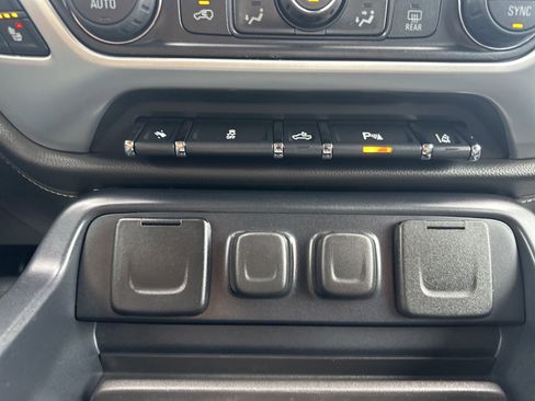 Used 2015 GMC Sierra 1500 SLT w/ SLT Crew Cab Value Package image 31