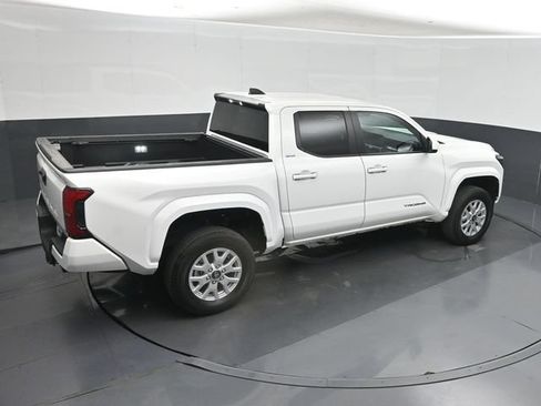 Used 2025 Toyota Tacoma SR5 AWD/4WD image 43