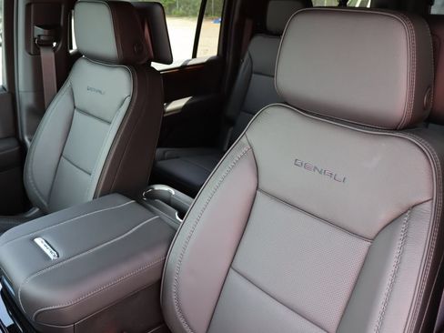 New 2026 GMC Yukon XL Denali w/ Denali Reserve Package AWD/4WD image 15
