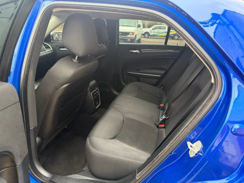 Used 2018 Chrysler 300 Touring w/ Chrome Appearance Package image 27