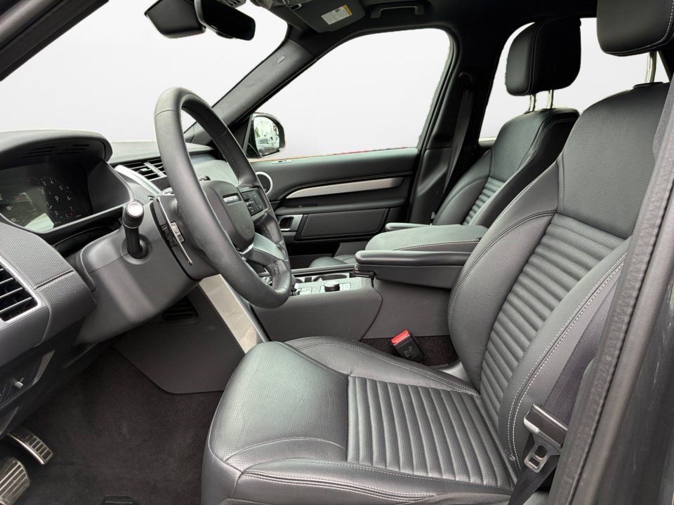 Certified 2025 Land Rover Discovery Dynamic SE AWD/4WD image 9