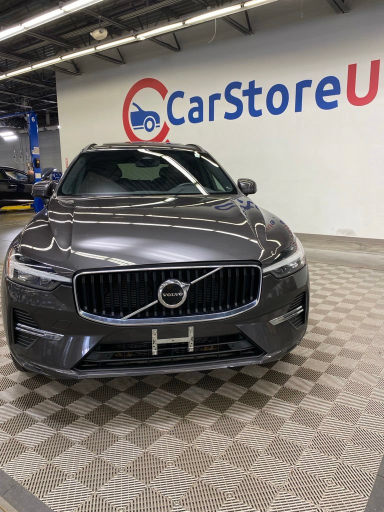 Used 2022 Volvo XC60 B5 Momentum AWD/4WD image 2
