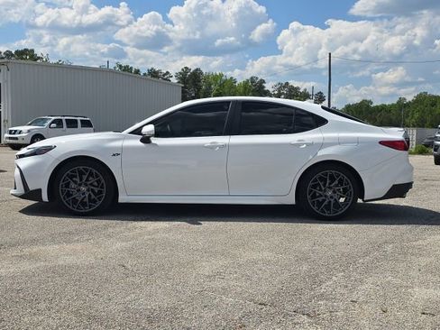 Used 2025 Toyota Camry SE image 2