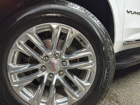 Used 2023 GMC Yukon XL SLT image 9