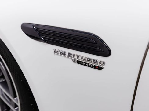 Certified 2022 Mercedes-Benz SL 55 AMG 4MATIC w/ Driver Assistance Package image 38