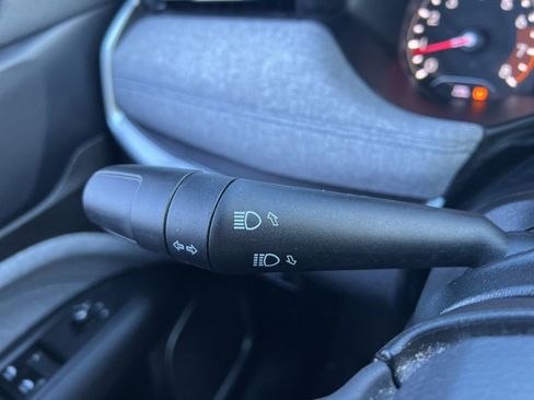 Used 2023 Jeep Compass Latitude image 12