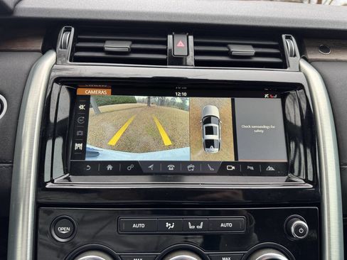 Used 2018 Land Rover Discovery HSE image 25