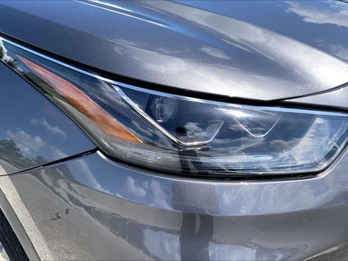Used 2021 Toyota Highlander Limited FWD image 27