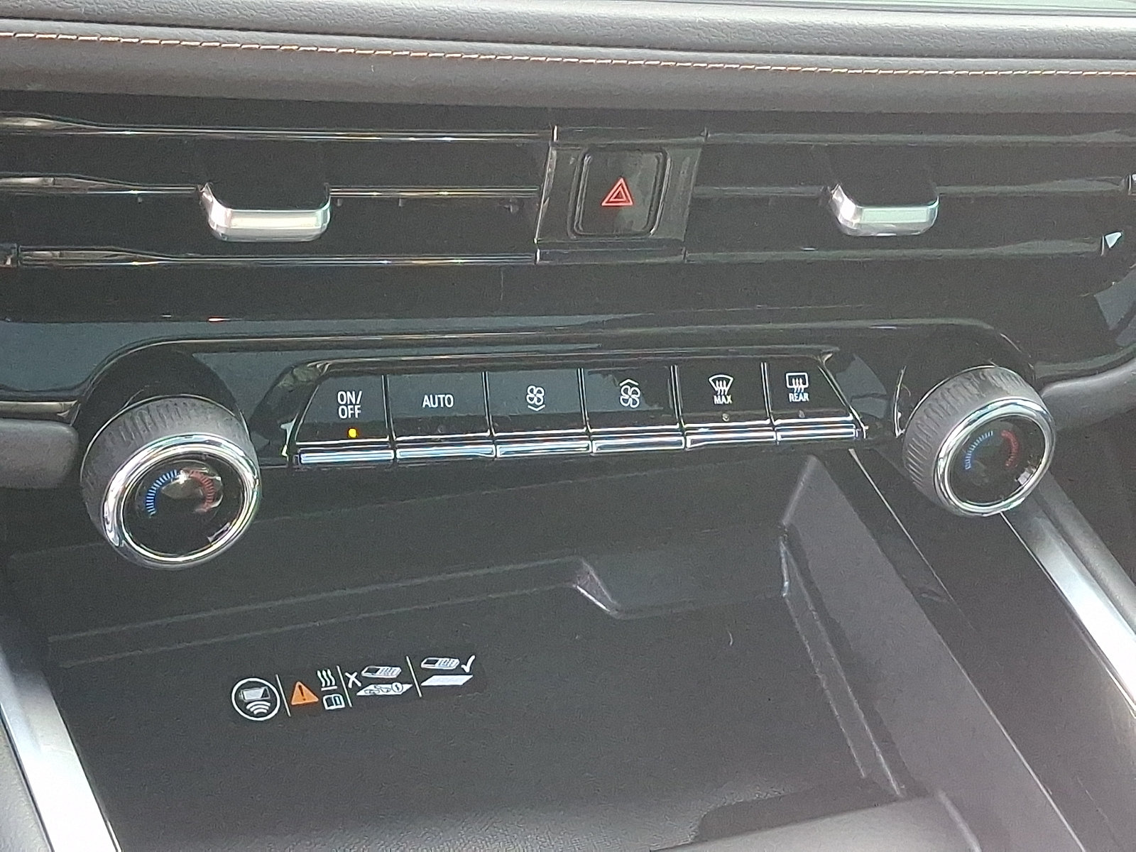 Certified 2025 Chevrolet Suburban High Country AWD/4WD image 19