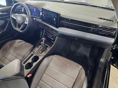 Certified 2025 Volkswagen Jetta SE image 11