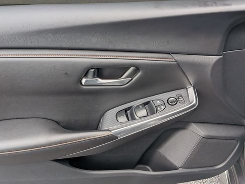 Used 2023 Nissan Sentra SR w/ Midnight Edition Package FWD image 11