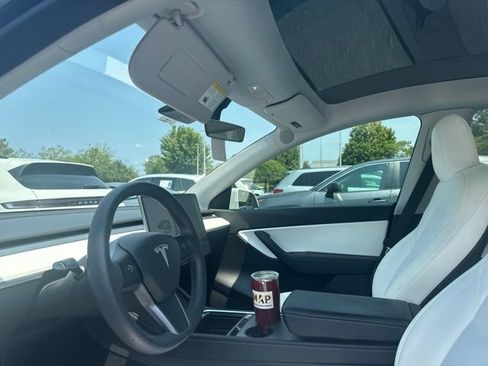 Used 2021 Tesla Model Y Long Range AWD/4WD image 15