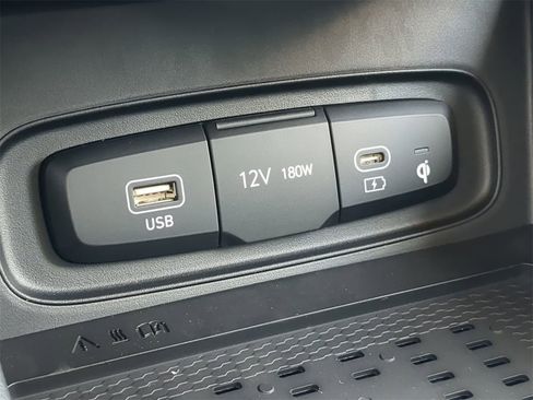 New 2025 Hyundai Venue Limited image 28