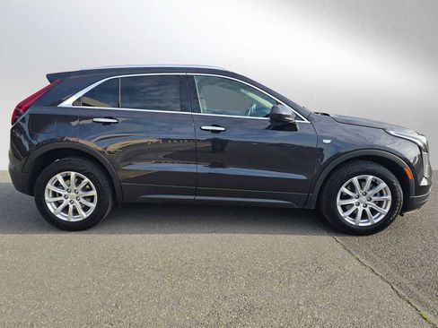 Used 2022 Cadillac XT4 Luxury w/ Cold Weather Package image 2