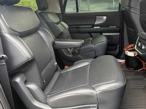 Used 2025 Ford Expedition Max Platinum AWD/4WD image 3