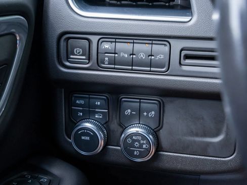 Used 2022 GMC Yukon XL SLT AWD/4WD image 27