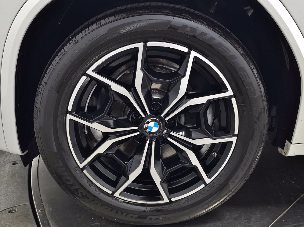 Used 2024 BMW X4 xDrive30i w/ M Sport Package AWD/4WD image 13