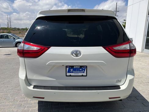 Used 2019 Toyota Sienna XLE Premium w/ Outdoor Package AWD/4WD image 4