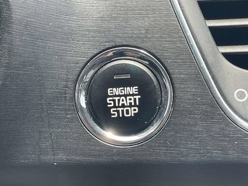Used 2018 Kia Sedona LX w/ LX Essentials Premium Package FWD image 24