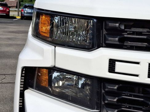 Used 2020 Chevrolet Silverado 1500 Custom w/ Custom Value Package image 10