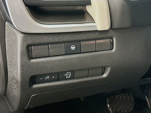 Used 2023 Nissan Rogue SV image 17