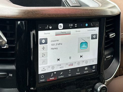 Used 2022 RAM 3500 Laramie AWD/4WD image 16