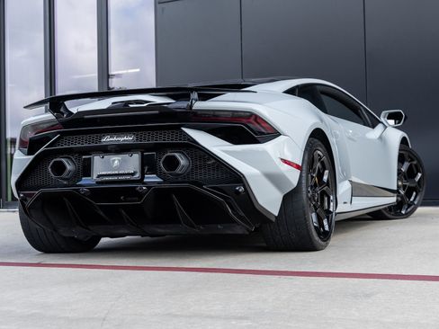 Used 2023 Lamborghini Huracan Tecnica image 8