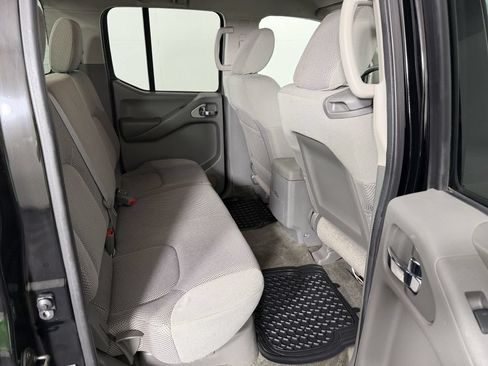 Used 2010 Nissan Frontier SE RWD image 21