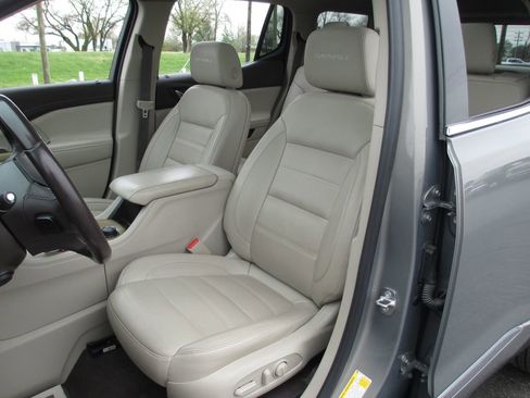 Used 2019 GMC Acadia Denali image 19