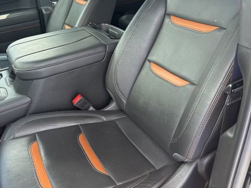 Used 2024 GMC Sierra 1500 AT4 w/ Technology Package image 11