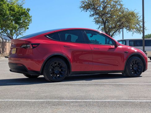 Used 2021 Tesla Model Y Long Range image 3