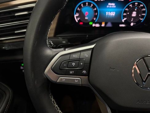 Used 2025 Volkswagen Atlas SE image 25