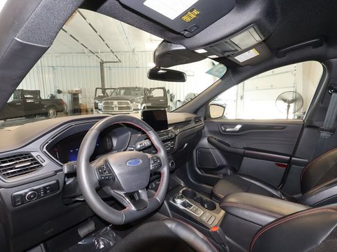 Used 2025 Ford Escape ST-Line Select AWD/4WD image 9