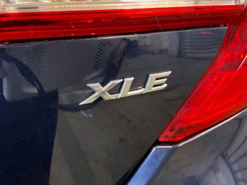 Used 2014 Toyota Camry XLE w/ Leather Package image 11