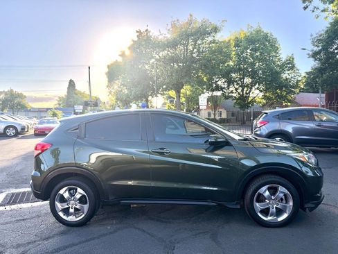 Used 2017 Honda HR-V LX image 5