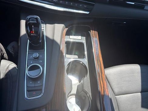 Used 2024 Cadillac Escalade Premium Luxury w/ Performance Package AWD/4WD image 33