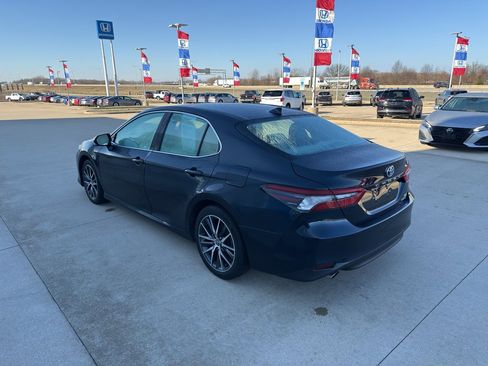 Used 2021 Toyota Camry XLE image 7