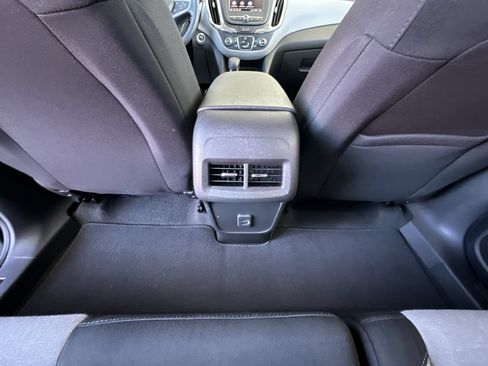 Used 2022 Chevrolet Equinox LS w/ LS Convenience Package FWD image 20