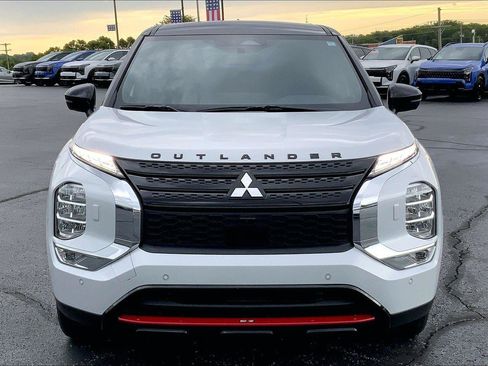Used 2023 Mitsubishi Outlander SE AWD/4WD image 3