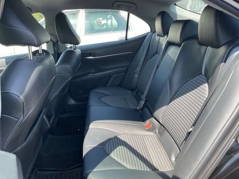 Used 2020 Toyota Camry SE FWD image 16