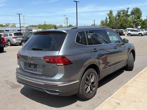 Used 2023 Volkswagen Tiguan SE AWD/4WD image 46