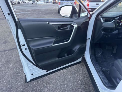 Certified 2020 Toyota RAV4 LE image 17