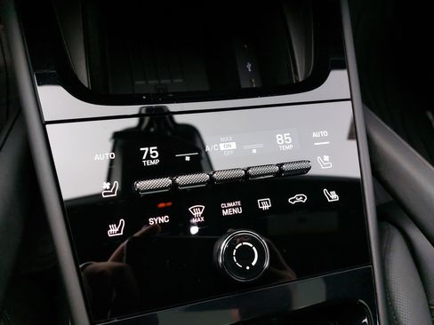 Used 2025 Porsche Cayenne Coupe w/ Premium Package Plus image 23