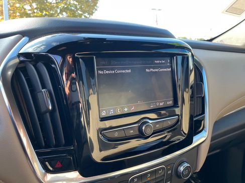 Used 2023 Chevrolet Traverse LS image 23