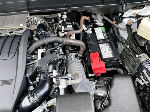 Used 2023 Toyota Highlander LE FWD image 32