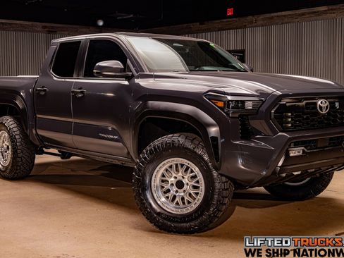 Used 2024 Toyota Tacoma TRD Off-Road image 1