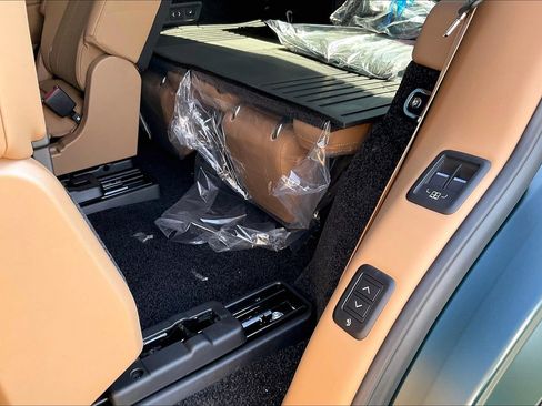 New 2026 Land Rover Range Rover Long Wheelbase SE AWD/4WD image 24