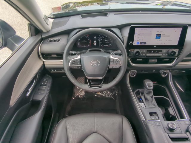 Certified 2024 Toyota Grand Highlander AWD image 19