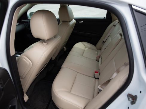 Used 2013 Chevrolet Impala LTZ FWD image 19
