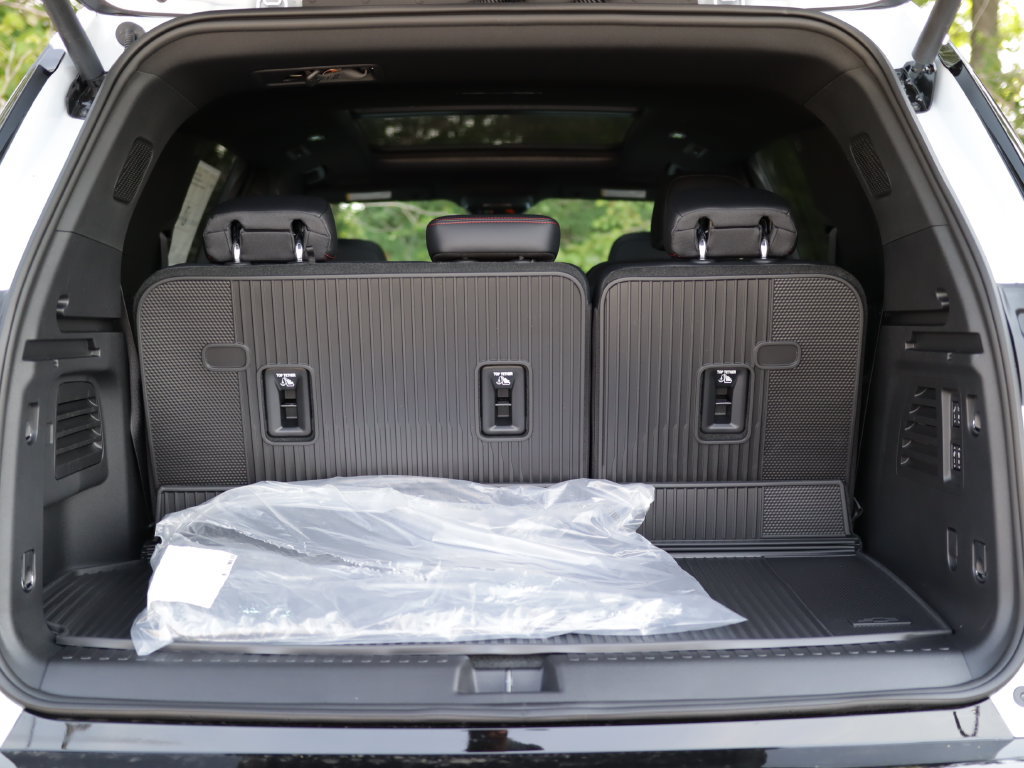 New 2026 Chevrolet Traverse RS w/ LPO, Floor Liner Package AWD/4WD image 35
